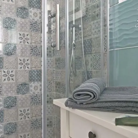 Il Gatto Sulla Finestra * イェージ